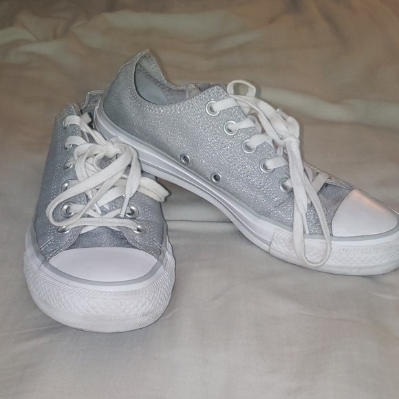 gray sparkly converse